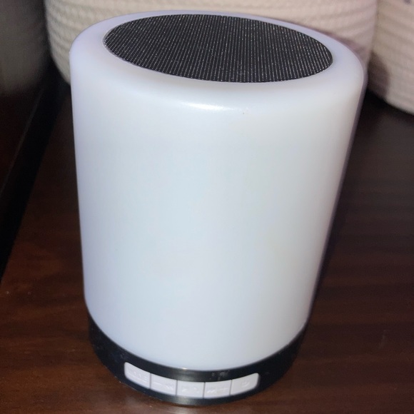 The Defiant multi-color touch light speaker ! - Picture 2 of 3